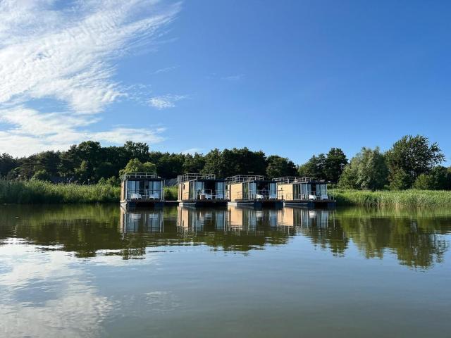 Luxury houseboat for 3 people, by the sea