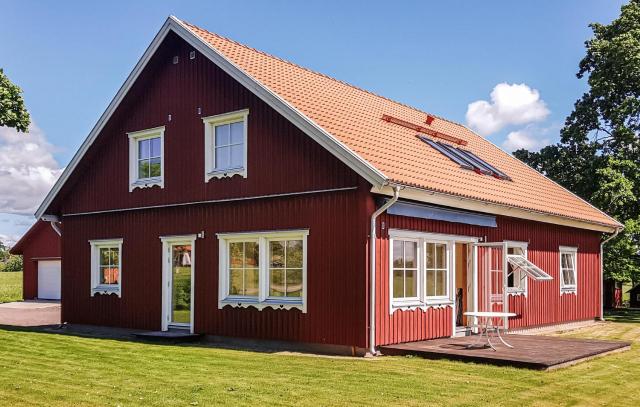 Amazing Home In Kristinehamn With Lake View