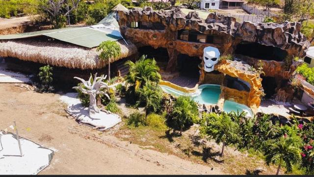 La Perla Negra a Bohemian pirate resort