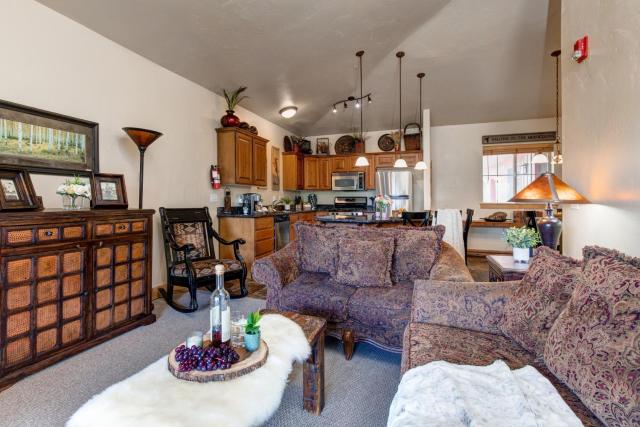 Enjoy Luxury Community Amenities, Central Location & Outdoor Recreation! Park City Bear Hollow 1406