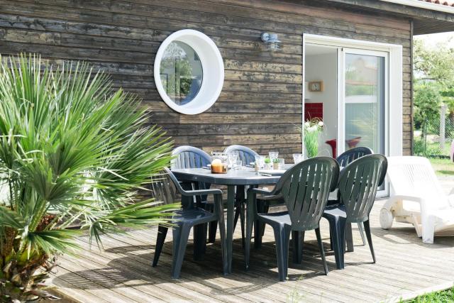 Jolie maison en bois à 2 kms de la plage de Brem Sur Mer - 6 personnes