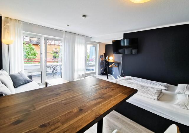 stylish studio - close to city centre - netflix - balcony