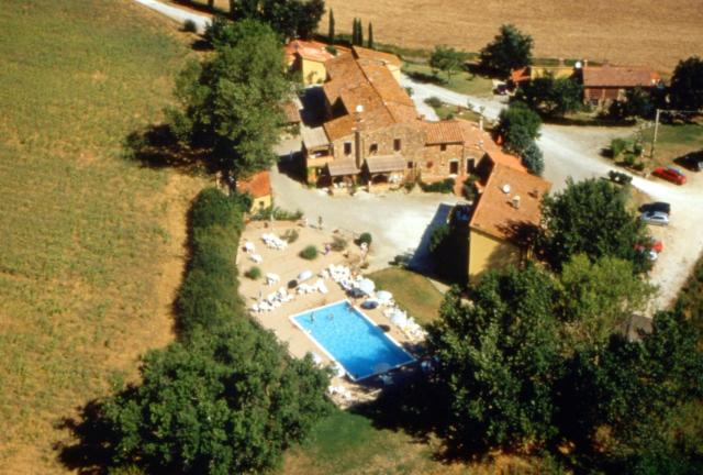 Ground floor apartment with pool view Gazebo