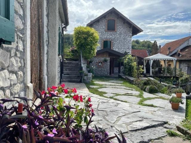 Slow Living Chalet, Historisches Ferienhaus mit Bergblick in den Dolomiten, Casa Gingelina