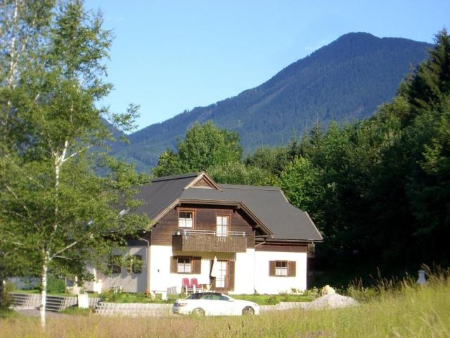 wunderschöne Ferienwohnung eigener Gartenanteil mit Grill schwimmen radeln wandern Nähe Wörthersee