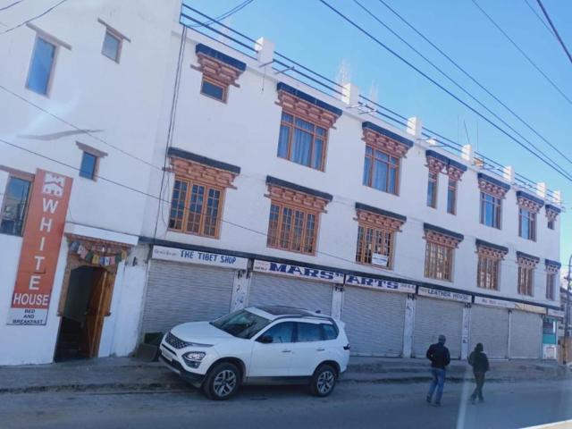 Hotel White House, Leh