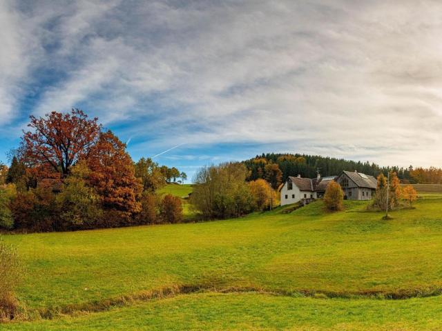 Wunderschönes Ferienhaus in Schloß Rosenau mit Offenerem Kamin