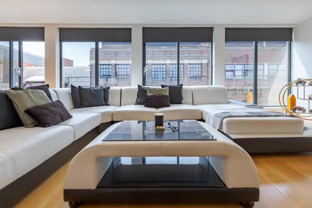 Pass the Keys Executive Penthouse 2 Bed Jewellery Quarter