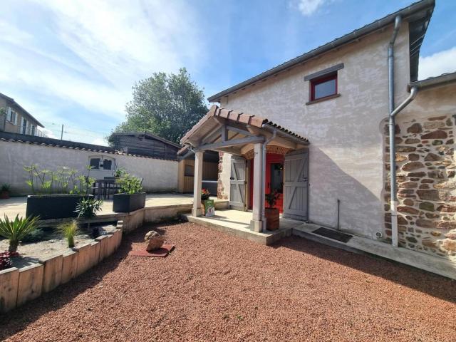 Gîte de charme avec SPA, terrasse, cheminée et cour, idéal pour un séjour zen à Notre-Dame-de-Boisset - FR-1-496-320