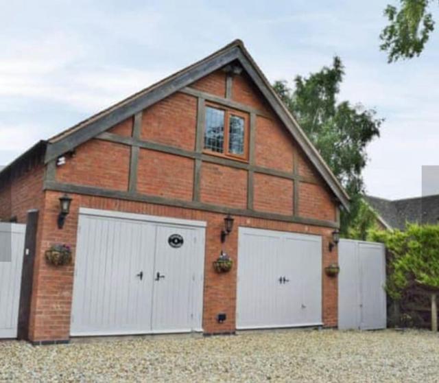 Surrounded by fields just 3 miles from Stratford - upon Avon - Alveston Pastures Cottage