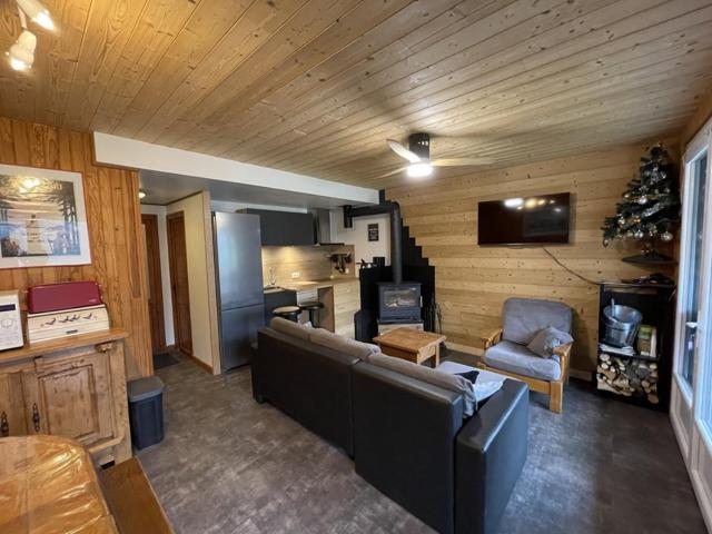 Chalet T4 ensoleillé avec jardin, proche commerces & pistes, navette gratuite, équipement complet - FR-1-787-38