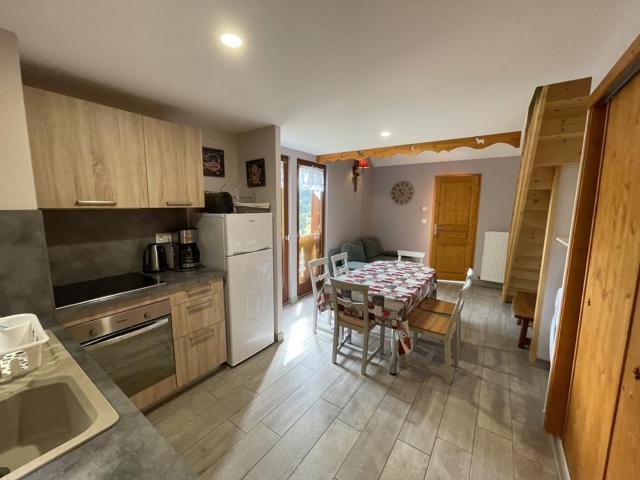 Chalet cosy 50m² avec WiFi à 300m des pistes, 2 chambres, casier à skis, proche gare et navette - FR-1-787-12