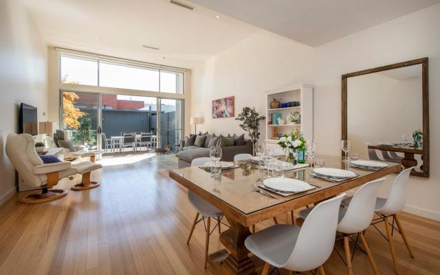 NORWOOD RETREAT - Stunning Townhouse located in the Heart of Norwood