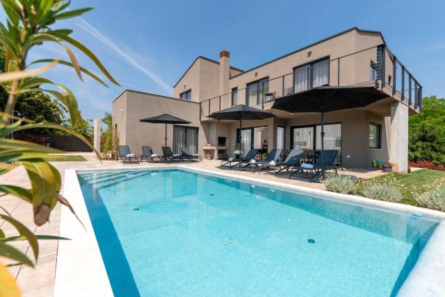 Beautiful villa Perlin with pool in Visnjan