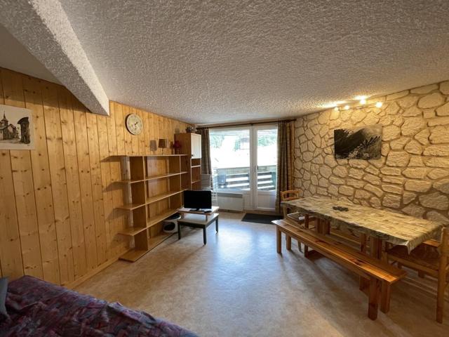 Studio agréable avec balcon SE, proximité pistes et commerces, 2é étage, animaux acceptés - FR-1-787-27