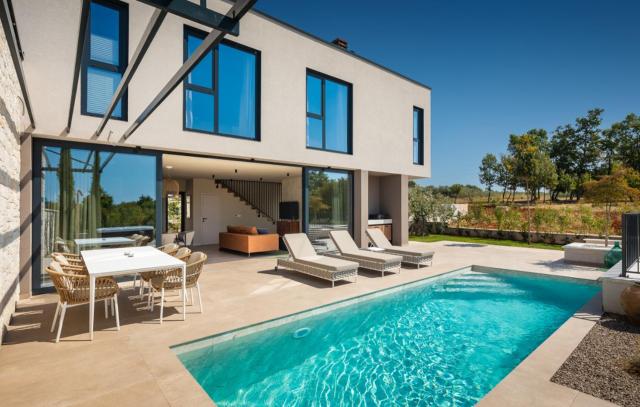 Modern villa Tia II with outdoor pool in Porec