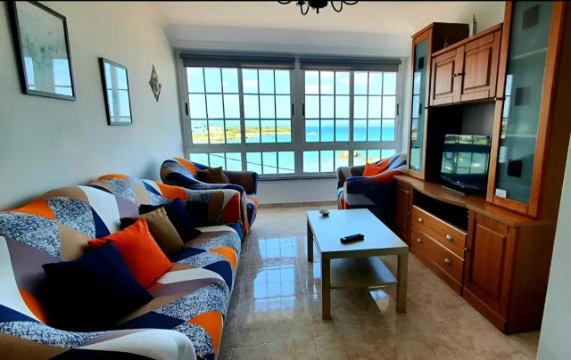 Apartamento familiar con vistas al mar