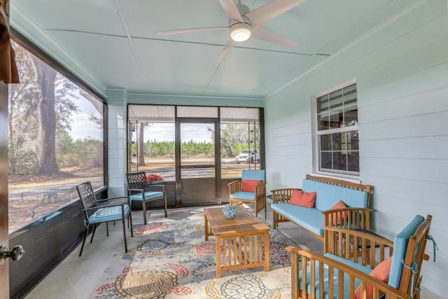 Pet-Friendly Florida Escape with Patio and Fire Pit!