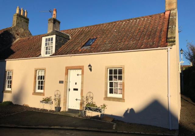 Jasmine Cottage, sleeps 6 near Elie, with garden