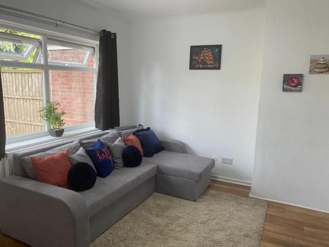 BirminghamCity-4BR-WiFi-Parking-Garden-Ensuite