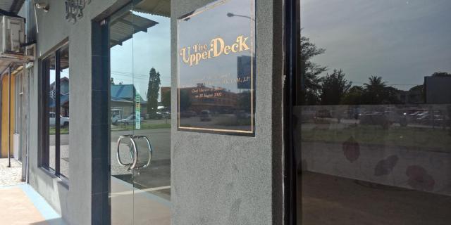 The Upper Deck Hotel