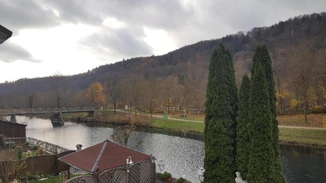 Cafe Altmühl, Ferienwohnungen Gästehaus Krimhilde direkt am Wasser