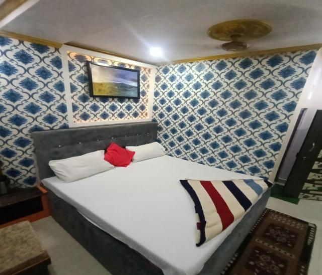 STAYMAKER Hotel Aditya 1 km from Kashi Vishwanath Temple