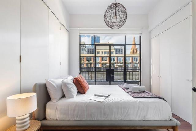 Majorca Classic - Boutique Flinders Lane Balcony Pad