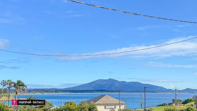 Horseshoe Beach House 4 Young Street, Bermagui