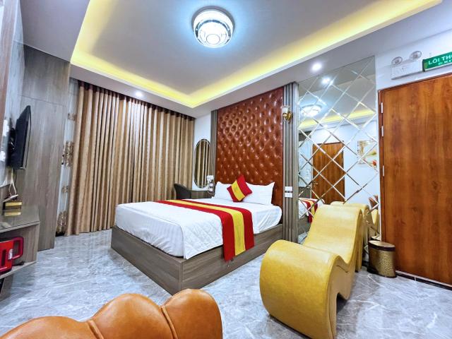 GRAD Queen Hotel - Mo Lao