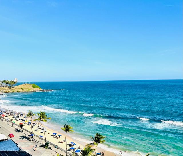 Belíssimo apartamento vista mar na Barra. Diretamente no circuito do Carnaval - Em frente a praia