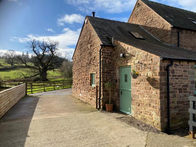 Oaklands Cottage on a rural farm