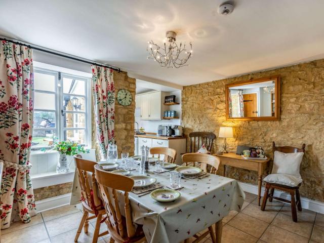 2 Bed in Bourton-on-the-Water 29027