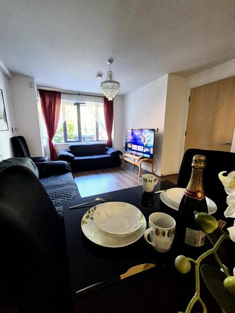 Explore London: 2 Bedroom House in Wood Green