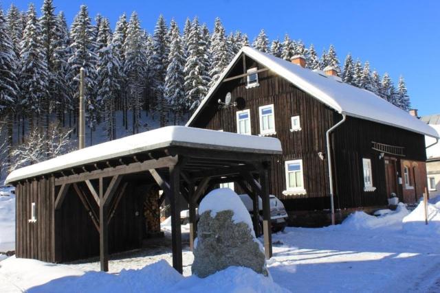 Ferienhaus in Klingenthal mit Terrasse, Grill und Garten