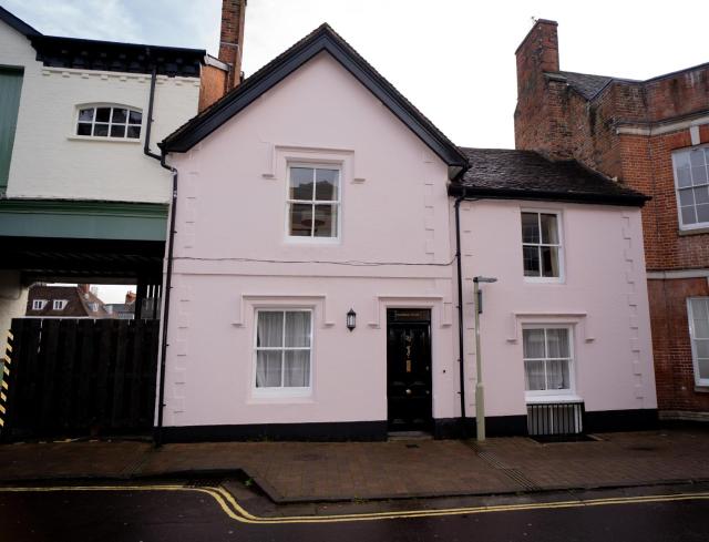 The Bakehouse - central townhouse sleeps 8 people