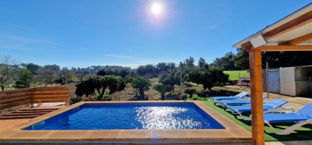 Finca con piscina rodeada de naturaleza