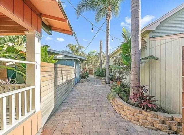 Cozy Private Bungalow walkable to beach! - 30 days or more ONLY