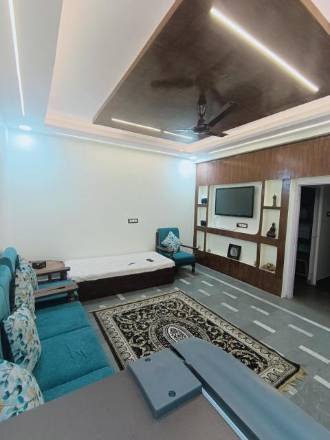 Fully furnished 1 BHK Apartment near Lake