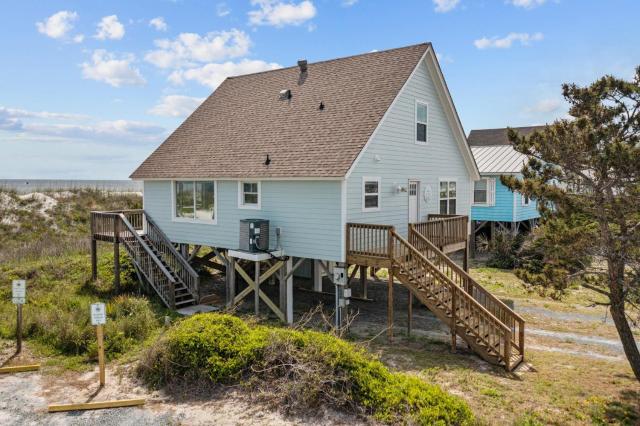 Updated Oceanfront Cottage at OKI Pier w Two Balconies