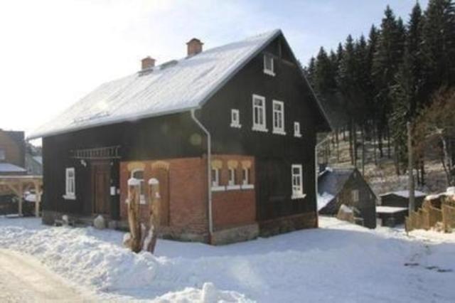 Schöne Wohnung in Klingenthal mit Garten, Grill und Terrasse