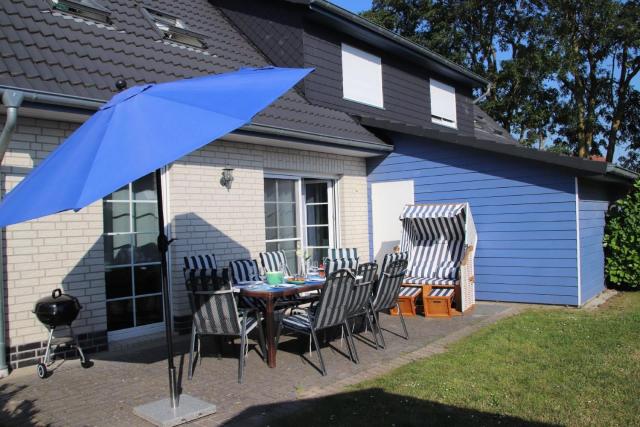 Exklusives Ferienhaus, Kamin, Garten mit Terrasse, Strandkorb, Familiensauna, 350 Meter zum Deich