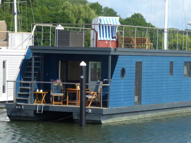 Houseboat Harmony