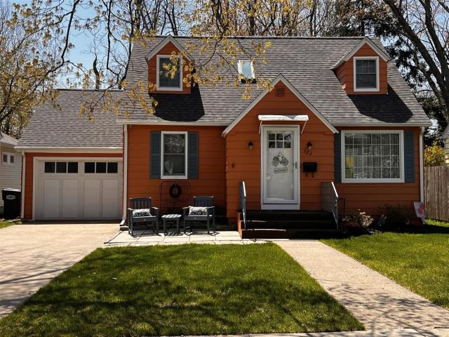 Cozy Haven- Cape Cod style cottage- close to beach