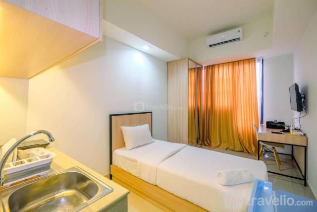 Best Deal Studio at Evenciio Apartment near Campus Area By Travelio