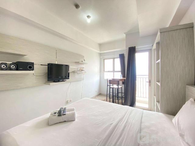 Spacious Studio Room at Mekarwangi Square Cibaduyut Apartment By Travelio