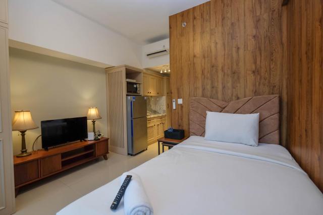 Cozy and Strategic Studio at Springlake Summarecon Apartment By Travelio