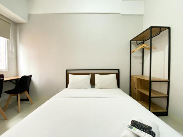 Chic and Cozy Studio Apartment at Transpark Juanda Bekasi By Travelio