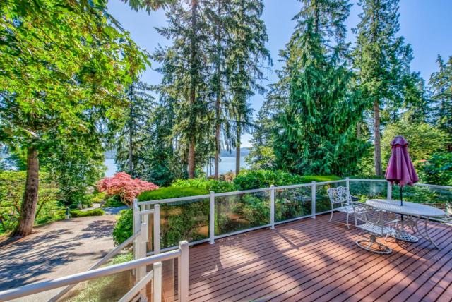 Stunning Sammamish Lake View Home near Weowna Park