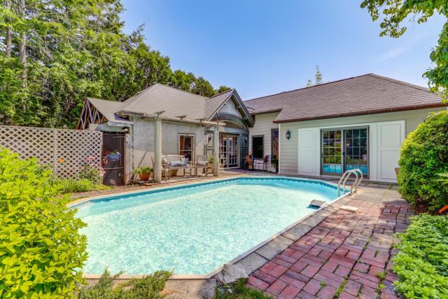 Beautiful and Historic Cottage, Steps to Elm Park